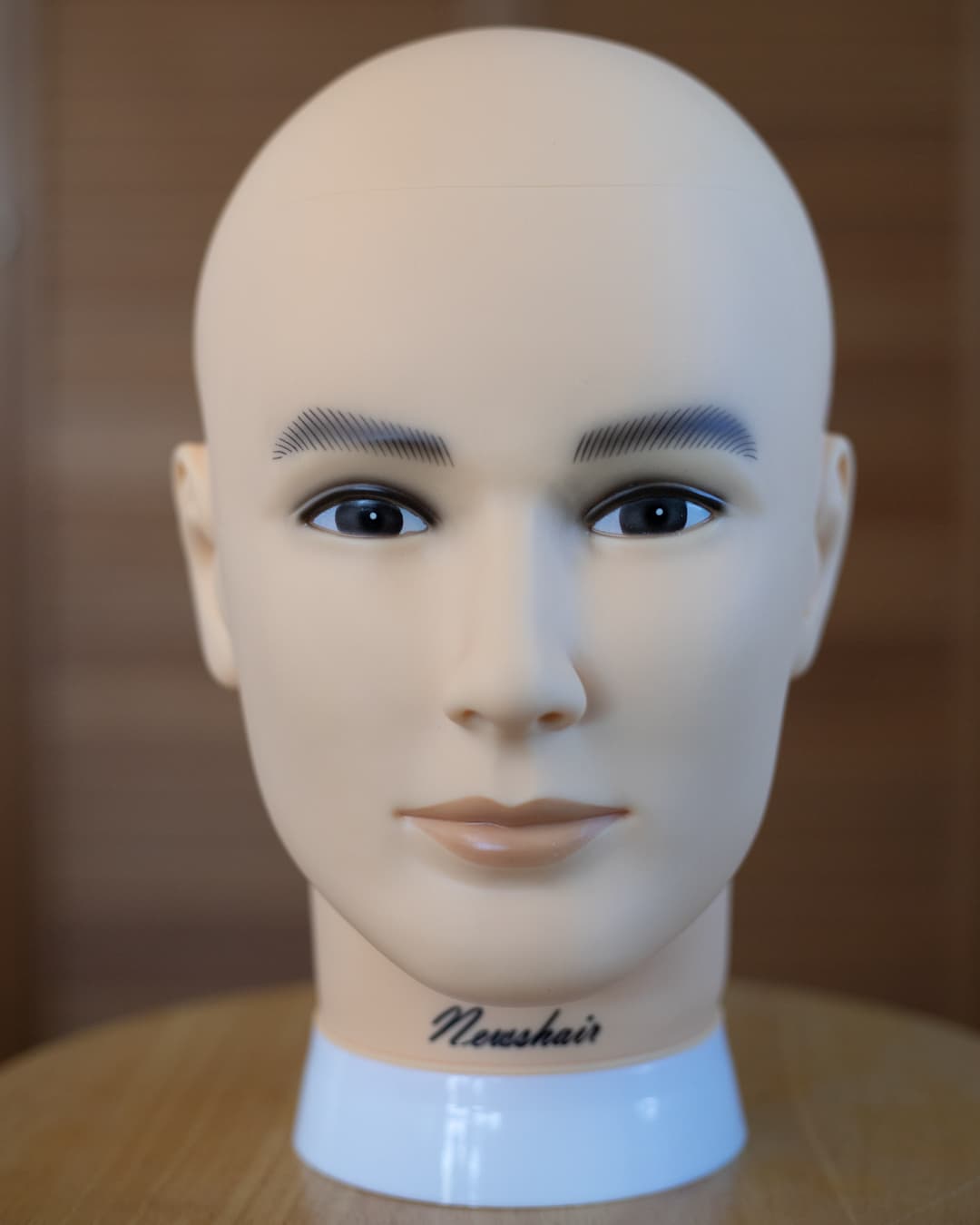 Example of a mannequin showing 1:1 lighting ratio.