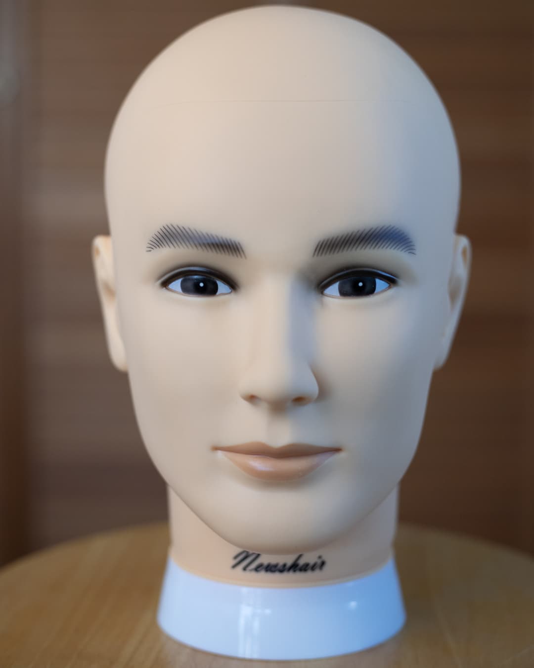 Example of a mannequin showing 2:1 lighting ratio.