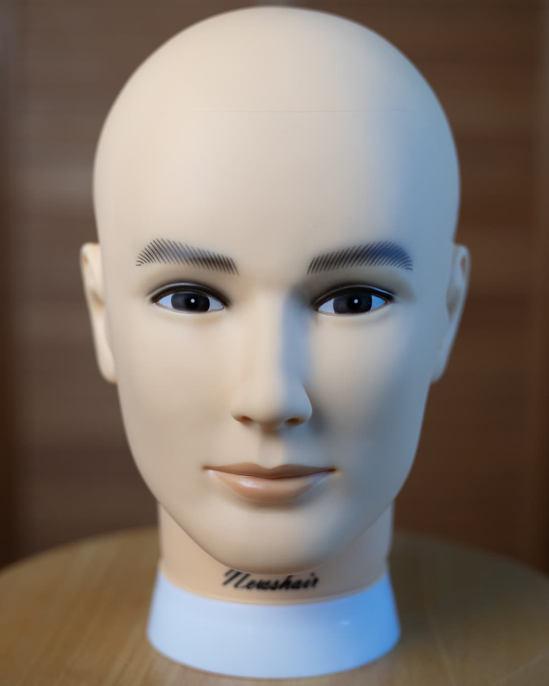 Example of a mannequin showing 4:1 lighting ratio.