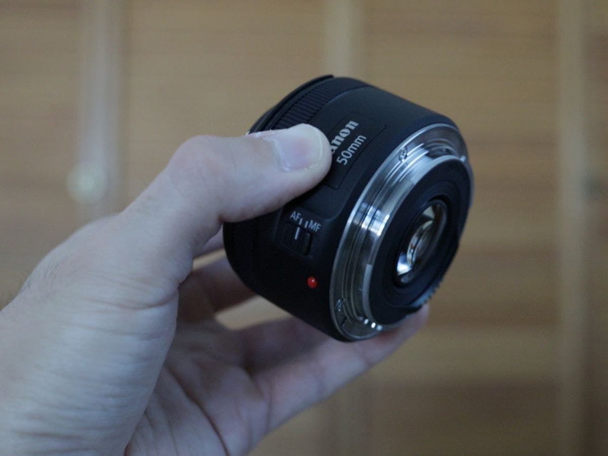 Holding the metal lens mount of the Canon EF 50mm f/1.8 in my hands.