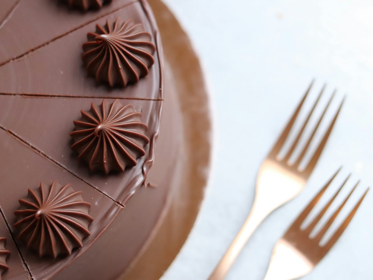 Food photo of a chocolate cake.