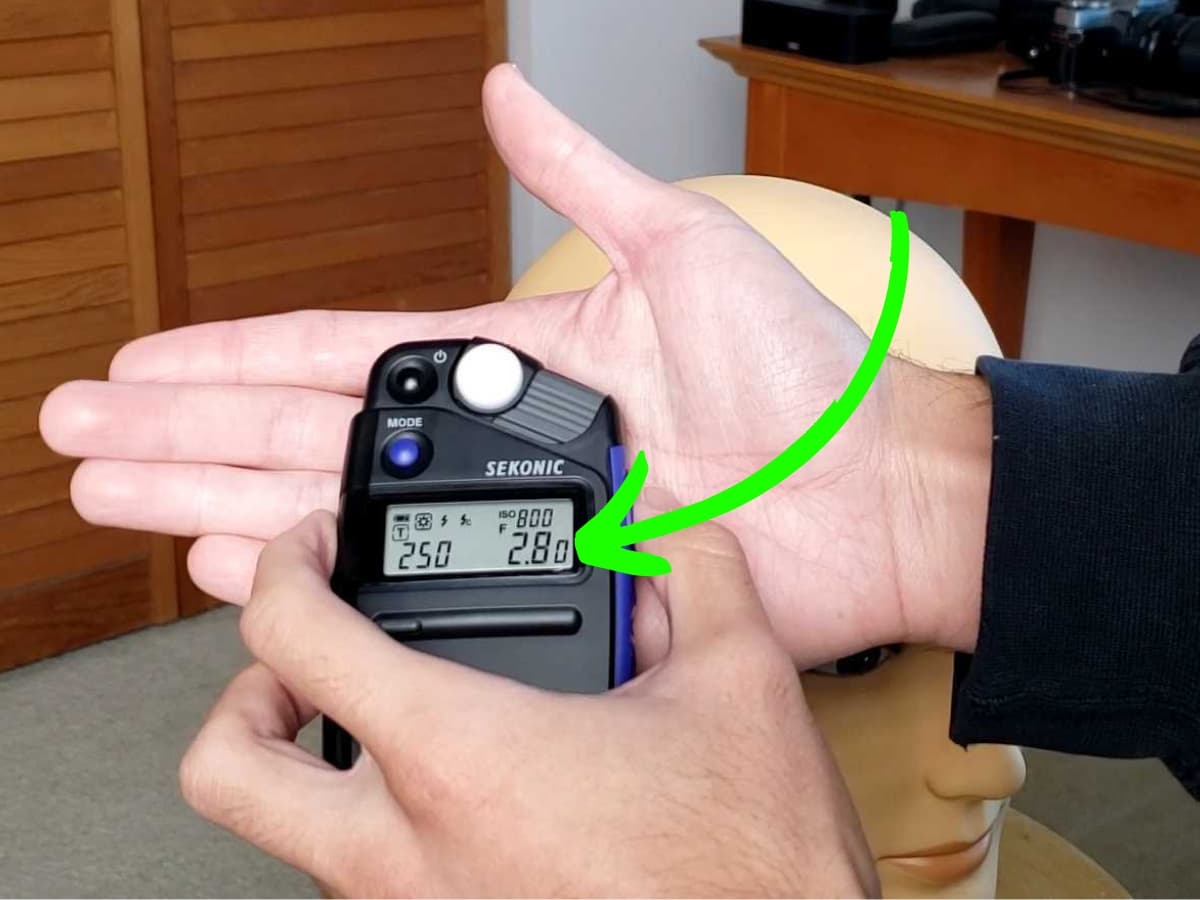 Example of how to calculate lighting ratio by metering the key light.