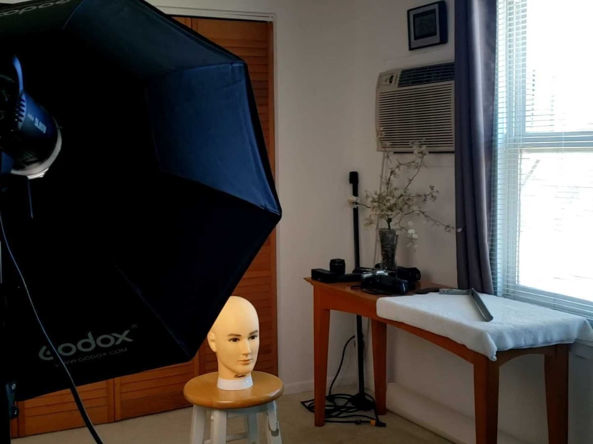 Example of a mannequin showing 16:1 lighting ratio.