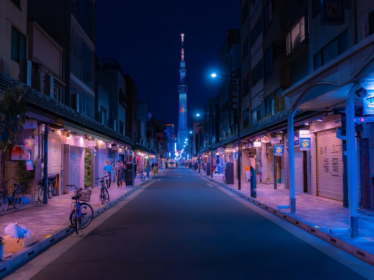Street photo of a street in Japan.