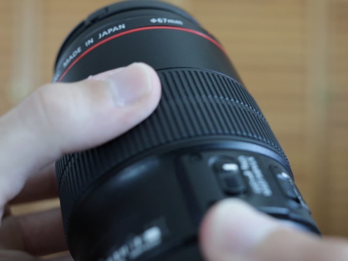 Canon EF 100mm 2.8L macro focus ring Canon EF 100mm 2.8L macro focus ring.