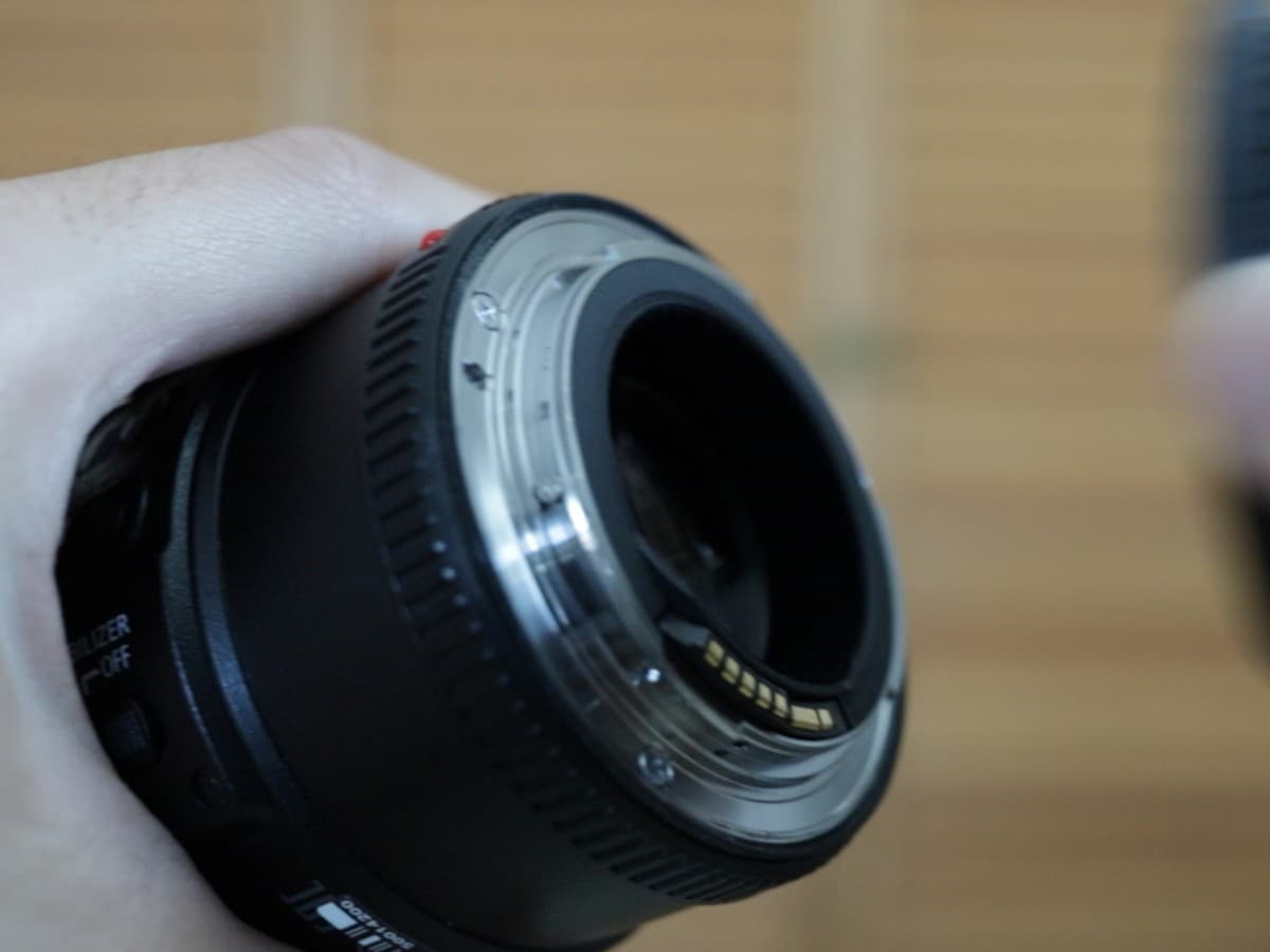 Canon EF 100mm 2.8L macro lens metal mount Canon EF 100mm 2.8L macro lens metal mount.
