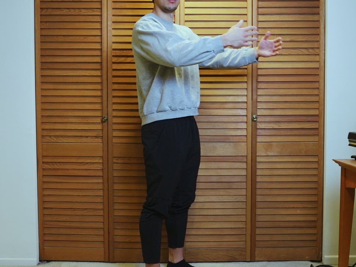 Collarbone in same direction as feet Man posing with his collarbone in same direction as his feet.