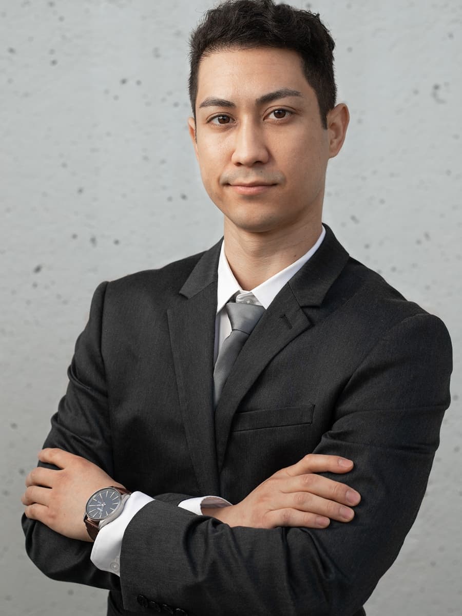 Crossing arms male pose Man posing in suit with crossed arms.