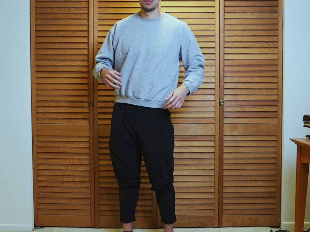 Moving waist but not shoulders Man posing by moving his waist but not shoulders.