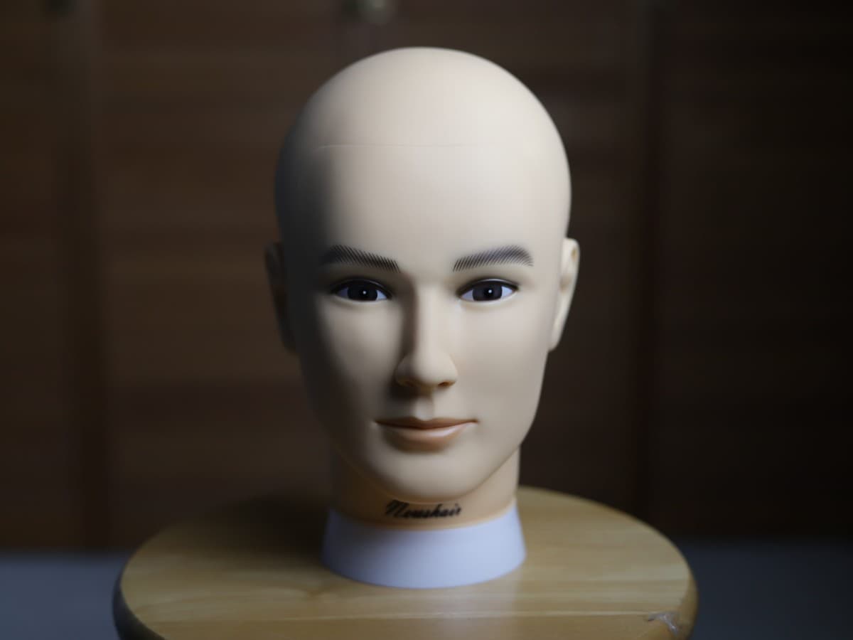 Soft light example Mannequin head on chair with soft light on its face.